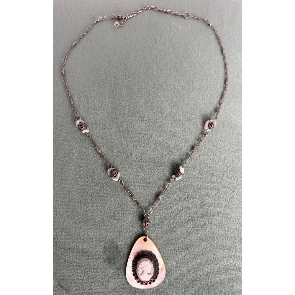 Vintage Cameo Pendant Necklace Mother of Pearl Teardrop Chain Women Jewelry P108